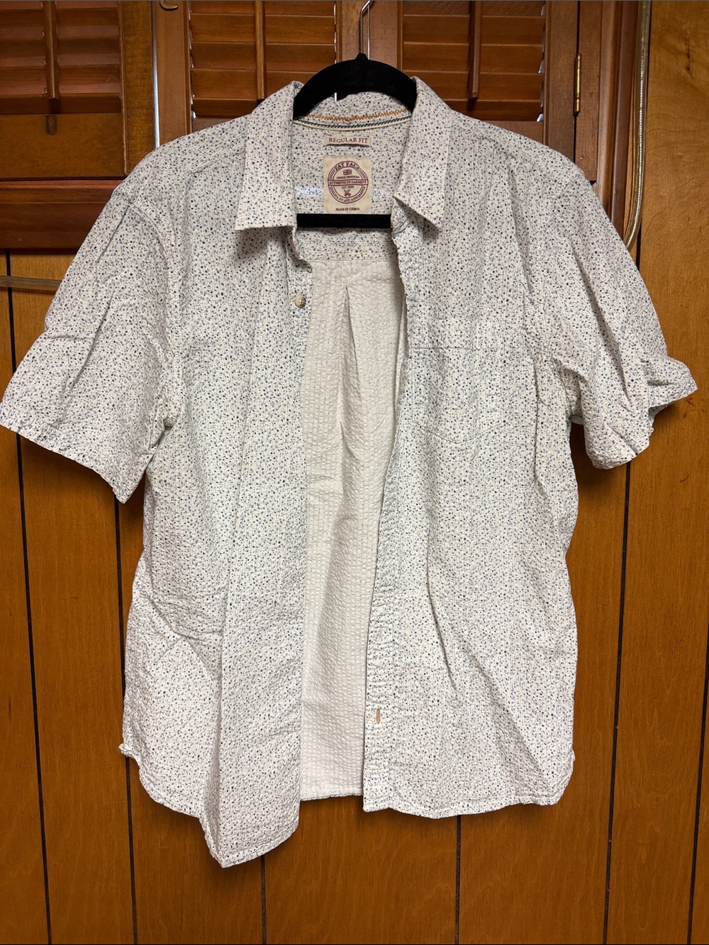 Fat Face Men's Short-Sleeve Button-Down Shirt in Cream with Navy Dot Print